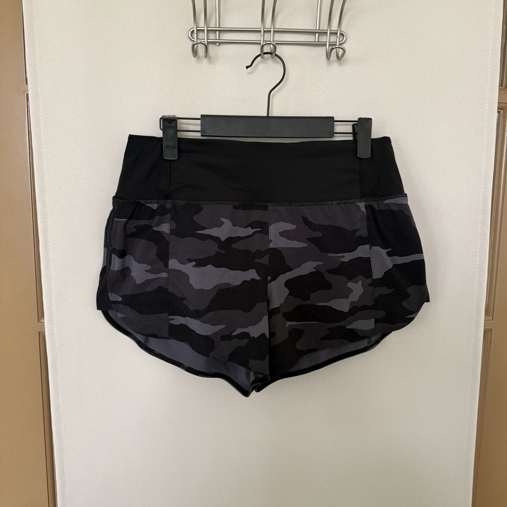 Athleta Womens Small Black Grey Camo Athletic Work Out Shorts Gym Yoga Running